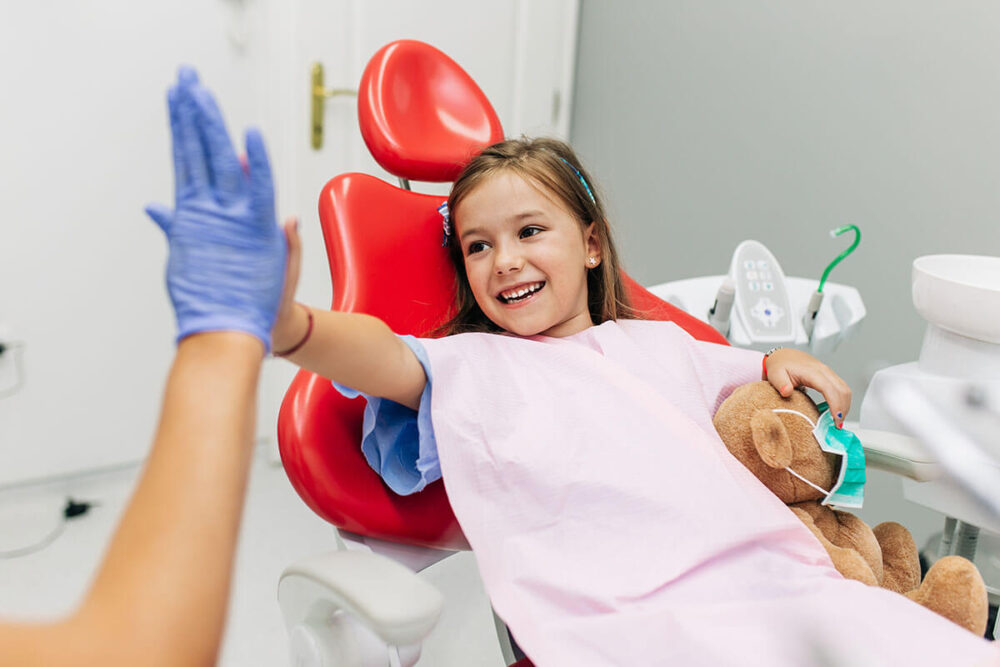 Μπορεί ένας παιδοδοντίατρος να αντιμετωπίσει προβλήματα ισιώματος δοντιών;